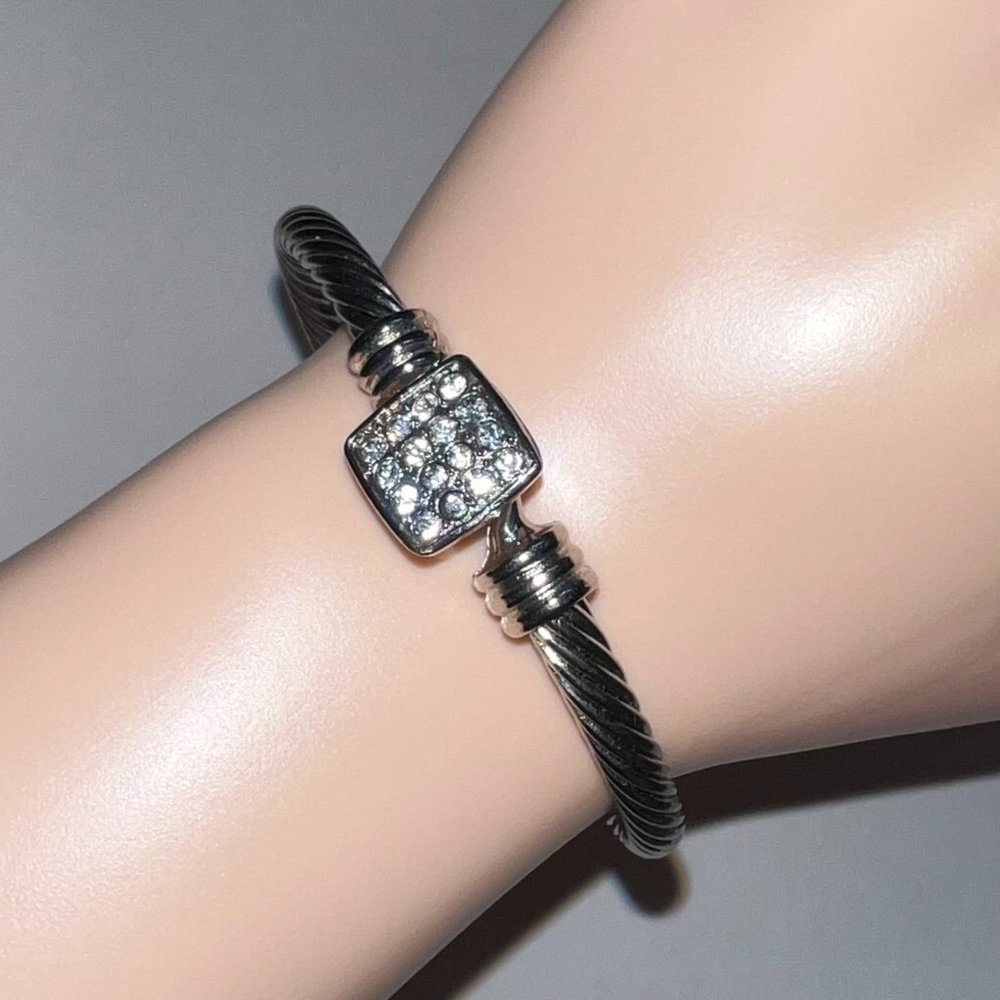 Cable wire twisted bangle bracelets with crystal